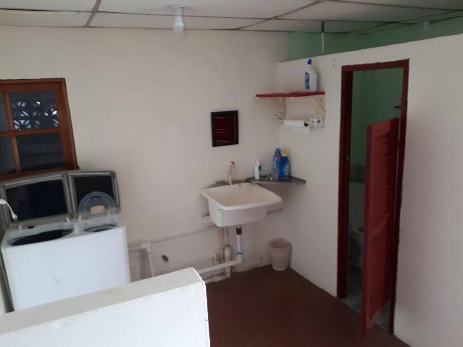 Gia'S Garage & Home For Bocas Travelers Almirante Εξωτερικό φωτογραφία