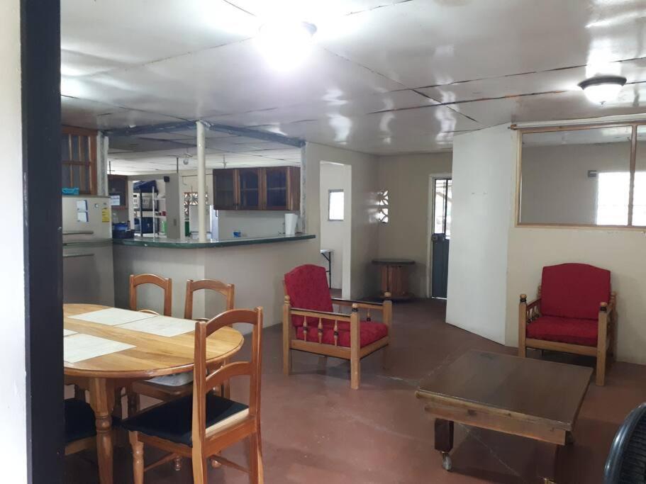 Gia'S Garage & Home For Bocas Travelers Almirante Εξωτερικό φωτογραφία